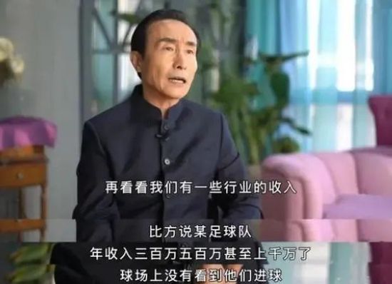 《蜘蛛侠》没有《复仇者同盟》那种气势磅礡的群P苦战，没有《蝙蝠侠前传》那种叹为不雅止的磅礴款式，没有了托比+邓斯特这对黄金组合，没有《饥饿游戏》那末能忽悠票房，乃至这部翻拍片没有《林中小屋》有原创精力，却无妨碍它成为小我暑假最爱。